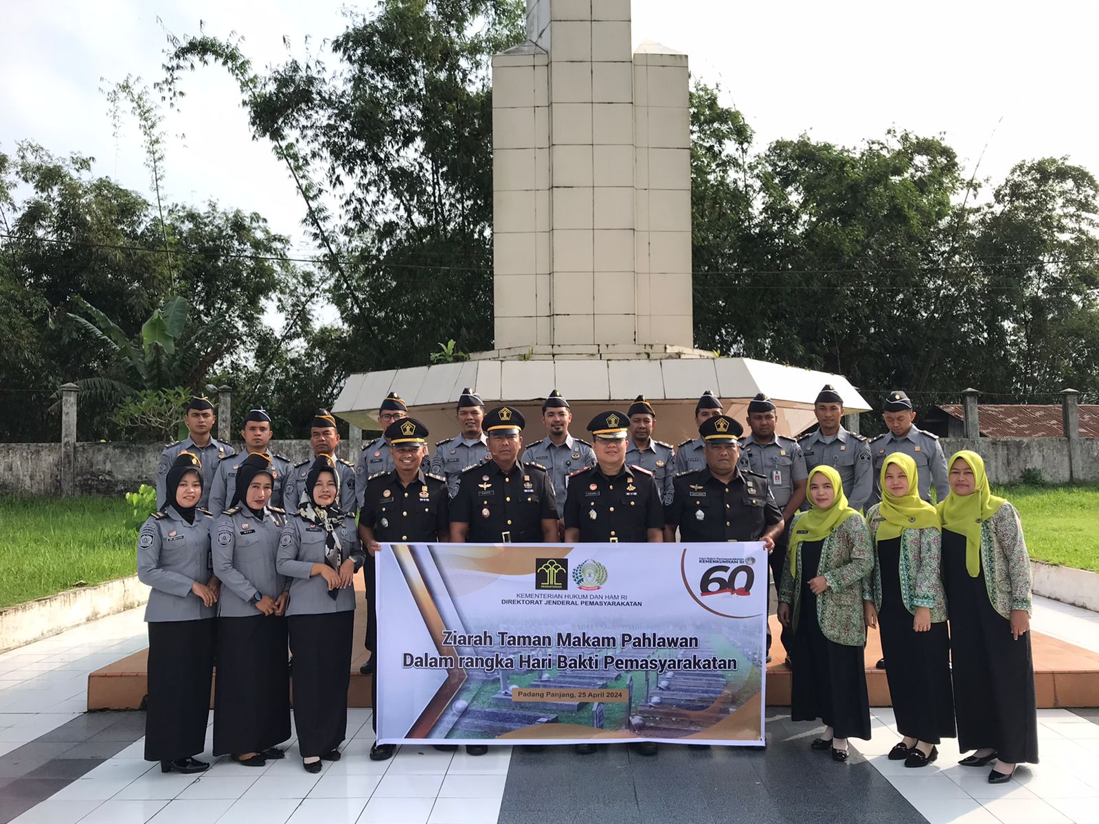 Rutan Padang Panjang Laksanakan Kegiatan Tabur Bunga Dalam Rangka Memperingati Hari Bakti Pemasyarakatan Ke-60
